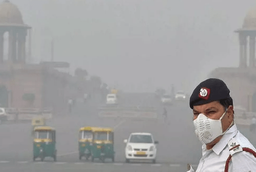 दिल्ली की हवा को जहरीला बनाने में पराली और परिवहन का कितना योगदान?