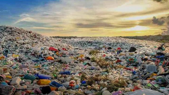 वैज्ञानिकों ने बनाया खुद नष्ट होने वाला प्लास्टिक, प्रदूषण कम करने में होगा मददगार